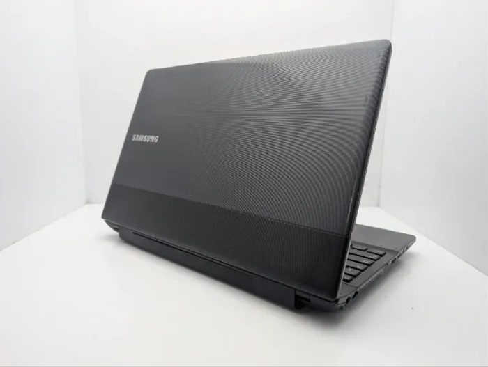 Ноутбук Samsung 305E5A / 15.6" (1366x768) TN / AMD A6-3400M (4 ядра по 1.4 - 2.3 GHz) / 6 GB DDR3 / 500 GB HDD / AMD Radeon HD 6520G Graphics / WebCam / DVD-ROM б/в - зображення 8