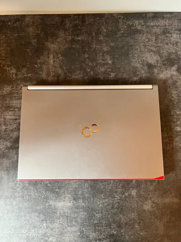 Мобільна робоча станція Fujitsu Celsius H770 / 15.6" (1920x1080) IPS / Intel Xeon E3-1505M v6 (4 (8) ядра по 3.0 - 4.0 GHz) / 32 GB DDR4 / 500 GB SSD / nVidia Quadro M2200, 4 GB GDDR5, 128-bit / WebCam / Windows 10 Pro б/в - зображення 3