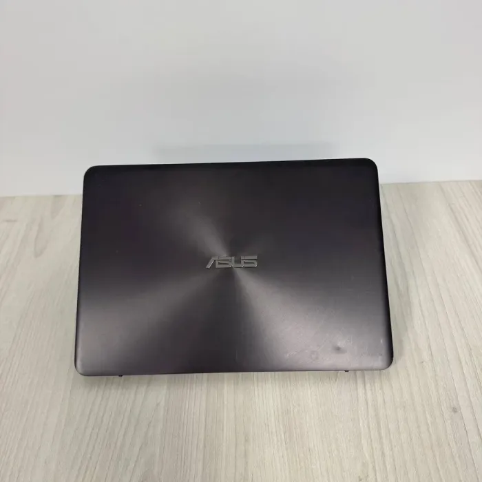 Ультрабук Б-клас Asus ZenBook UX305CA / 13.3" (1920x1080) IPS / Intel Core m3-6Y30 (2 (4) ядра по 0.9 - 2.2 GHz) / 8 GB DDR3 / 256 GB SSD NVMe / Intel UHD Graphics 620 / WebCam б/в - зображення 3