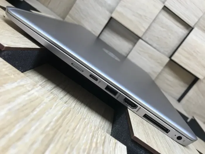 Ультрабук Б-клас HP EliteBook Folio 1040 G3 / 14" (1920x1080) IPS / Intel Core i7-6600U (2 (4) ядра по 2.6 - 3.4 GHz) / 8 GB DDR4 / 256 GB SSD M.2 / Intel HD Graphics 520 / HDMI б/в - зображення 6