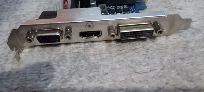 Дискретна відеокарта nVidia GeForce GT 730, 1 GB DDR3, 64-bit / 1x DVI, 1x HDMI, 1x VGA б/в - зображення 4