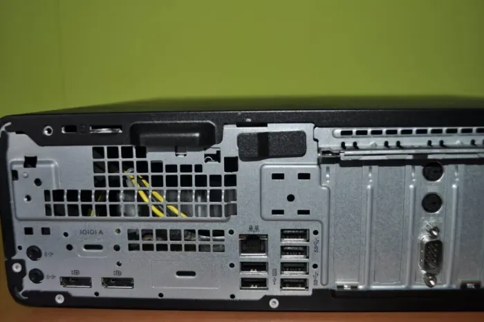 Комп'ютер HP EliteDesk 800 G3 SFF / Intel Core i5-6400 (4 ядра по 2.7 - 3.3 GHz) / 8 GB DDR4 / 500 GB HDD / Intel HD Graphics 530 / DVD-ROM / Без OC б/в - зображення 7