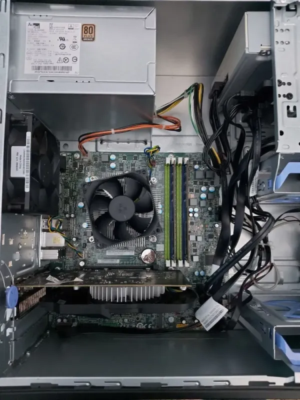 Комплект: Lenovo ThinkCentre M800 Tower / Intel Core i5-6500 (4 ядра по 3.2 - 3.6 GHz) / 16 GB DDR4 / 240 GB SSD + 512 GB SSD / nVidia GeForce GTX 1050 Ti, 4 GB GDDR5, 128-bit / DVD-ROM + Монітор LG 24MB37PM-B / 24" (1920x1080) IPS + Кабелі DVI та жив б/в - зображення 4