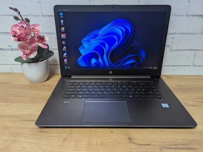 Мобільна робоча станція HP ZBook Studio G3 / 15.6" (1920x1080) IPS / Intel Core i7-6700HQ (4 (8) ядра по 2.6 - 3.5 GHz) / 24 GB DDR4 / 256 GB SSD / nVidia Quadro M1000M, 4 GB GDDR5, 128-bit / WebCam б/в - зображення 2