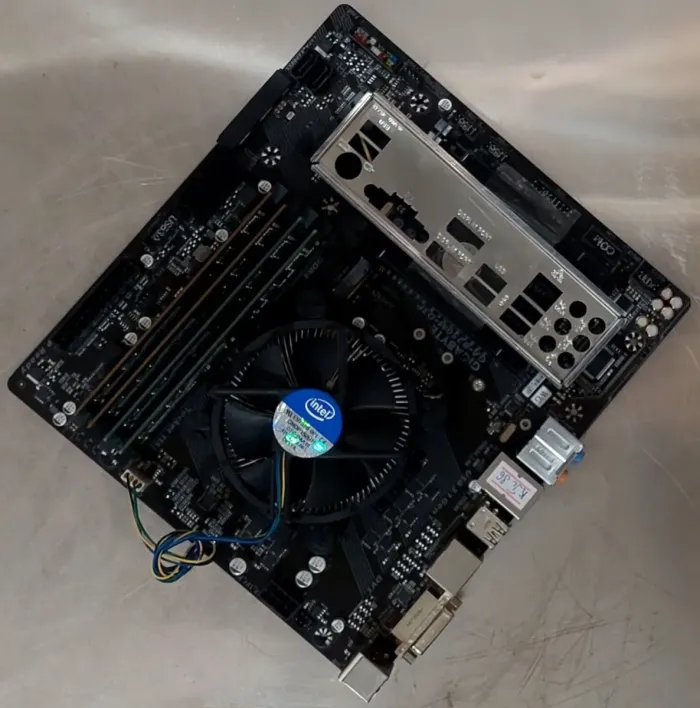 Комплект: Материнська плата Gigabyte GA-B250M-D3P / Intel Core i5-7400 (4 ядра по 3.0 - 3.5 GHz) / 16 GB DDR4 / Intel HD Graphics 2500 / Socket LGA1155 / Кулер б/в - зображення 7