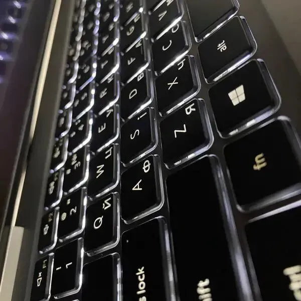 Ультрабук Б-клас Dell Latitude 5520 / 15.6" (1920x1080) IPS / Intel Core i5-1145G7 (4 (8) ядра по 2.6 - 4.4 GHz) / 16 GB DDR4 / 512 GB SSD / Intel Iris Xe Graphics / WebCam / HDMI б/в - зображення 6