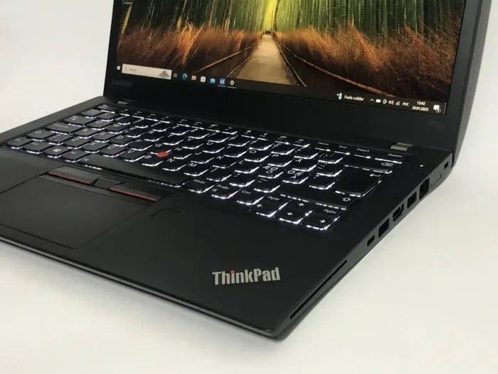 Ультрабук Б-клас Lenovo ThinkPad T470s / 14" (1920x1080) IPS / Intel Core i5-6300U (2 (4) ядра 2.4 - 3.0 GHz) / 8 GB DDR4 / 256 GB SSD / Intel HD Graphics 520 / WebCam / Win 10 Pro б/в - зображення 9