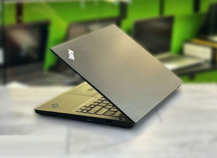 Ноутбук Lenovo ThinkPad E14 / 14" (1920x1080) IPS / Intel Core i5-10210U (4 (8) ядра по 1.6 - 4.2 GHz) / 16 GB DDR4 / 256 GB SSD M.2 / Intel UHD Graphics / WebCam / Win 10 Pro б/в - зображення 6