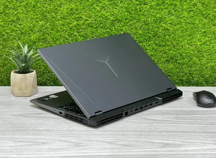 Ігровий ноутбук Lenovo Legion 5 Pro 16ACH6H / 16" (2560x1600) IPS / AMD Ryzen 7 5800H (8 (16) ядер по 3.2 - 4.4 GHz) / 16 GB DDR4 / 1000 GB SSD / nVidia GeForce RTX 3070, 8 GB GDDR6, 256-bit / WebCam / Win 11 Home б/в - зображення 6