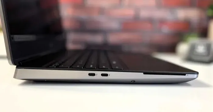 Мобільна робоча станція Dell Precision 7550 / 15.6" (1920x1080) IPS / Intel Xeon W-10855M (6 (12) ядер по 2.8 - 5.1 GHz) / 64 GB DDR4 / 1000 GB SSD M.2 / nVidia Quadro RTX 5000, 16 GB GDDR6, 256-bit / WebCam / Win 11 Pro б/в - зображення 5