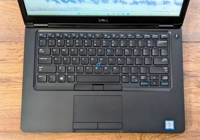 Ультрабук Dell Latitude 5490 / 14" (1366x768) TN / Intel Core i5-8350U (4 (8) ядра по 1.7 - 3.6 GHz) / 8 GB DDR4 / 256 GB SSD / Intel UHD Graphics 620 / WebCam б/в - зображення 3