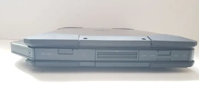 Захищений ноутбук Dell Latitude 5414 Rugged / 14" (1920x1080) IPS / Intel Core i7-6600U (2 (4) ядра по 2.6 - 3.4 GHz) / 16 GB DDR4 / 512 GB SSD / Intel HD Graphics 520 б/в - зображення 5