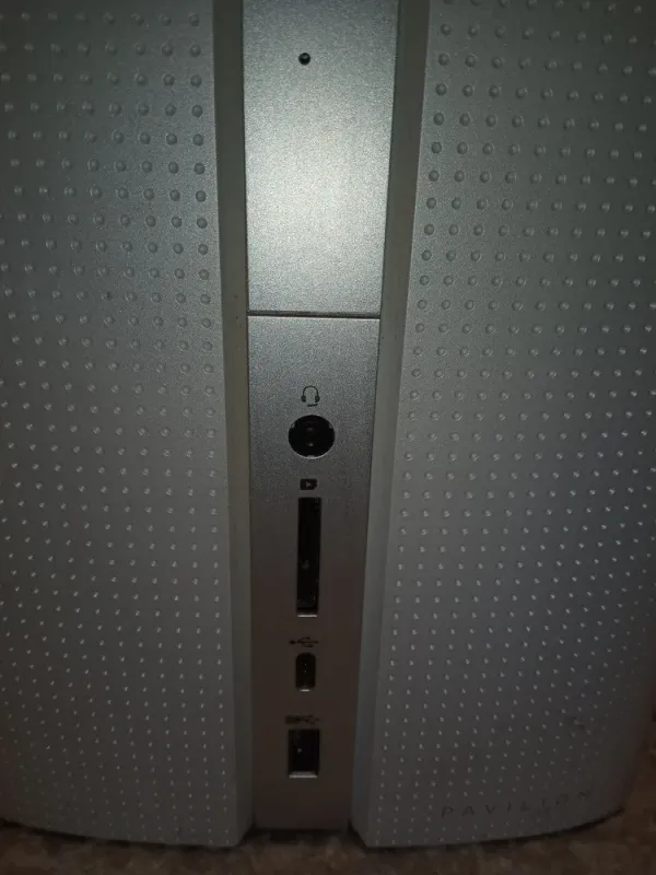 Ігровий ПК Б-клас HP Pavilion 570-p041ng Tower / AMD A10-9700 (4 ядра по 3.5 - 3.8 GHz) / 8 GB DDR4 / 256 GB SSD / AMD Radeon R5 M435, 2 GB GDDR5, 64-bit / Wi-Fi б/в - зображення 4