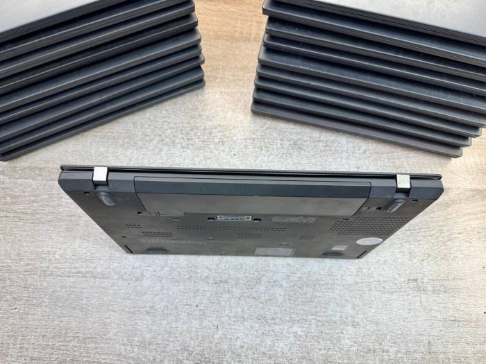 Ноутбук Lenovo ThinkPad T460 / 14" (1366x768) TN / Intel Core i5-6300U (2 (4) ядра по 2.4 - 3.0 GHz) / 8 GB DDR3 / 120 GB SSD / Intel HD Graphics 520 / WebCam / Два АКБ б/в - зображення 7