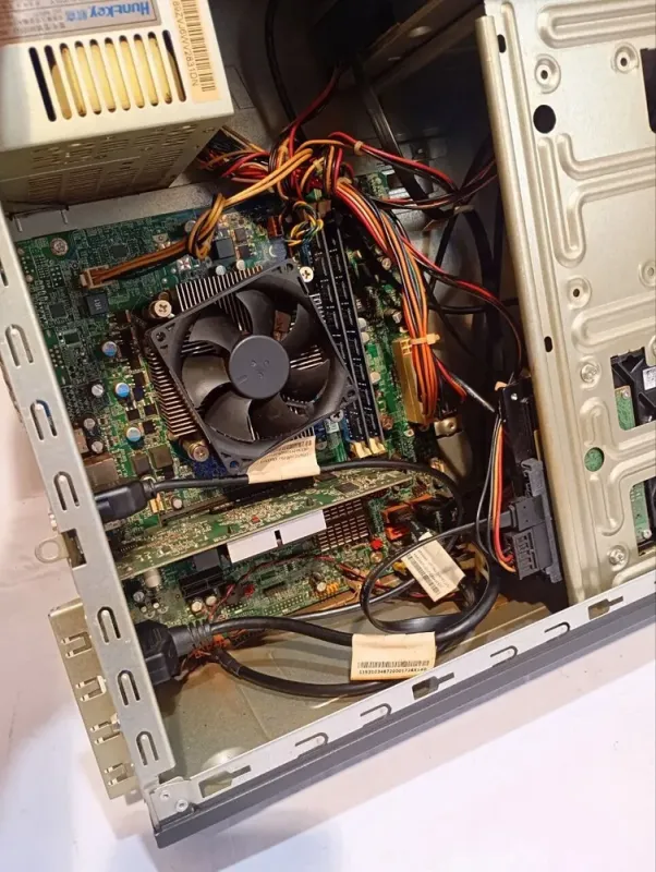 ПК Б-клас Lenovo ThinkCentre Edge 72 Tower / Intel Core i5-2400 (4 ядра по 3.1 - 3.4 GHz) / 8 GB DDR3 / 250 GB HDD / AMD Radeon HD 7450, 1 GB GDDR3, 64-bit / DVD-RW б/в - зображення 6