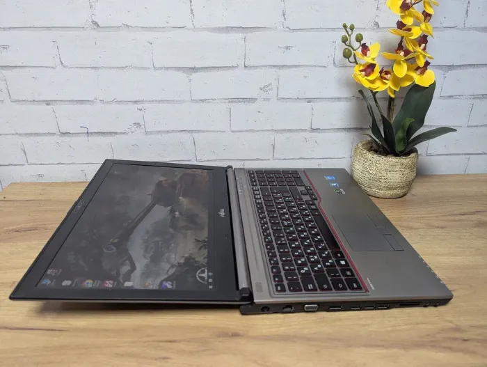 Мобільна робоча станція Б-клас Fujitsu Celsius H730 / 15.6" (1920x1080) TN / Intel Core i7-4810MQ (4 (8) ядер по 2.8 - 3.8 GHz) / 24 GB DDR3 / 256 GB SSD / nVidia Quadro K510M, 1 GB GDDR5, 64-bit / WebCam / DVD-ROM б/в - зображення 8