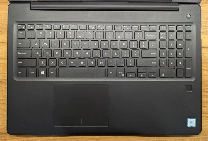 Ноутбук Б-клас Dell Latitude 3590 / 15.6" (1920x1080) IPS / Intel Core i3-7130U (2 (4) ядра по 2.7 GHz) / 16 GB DDR4 / 512 GB SSD / Intel HD Graphics 620 / WebCam / Fingerprint / Windows 10 б/в - зображення 3