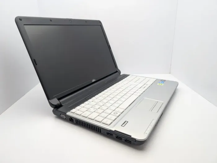 Ноутбук Fujitsu LifeBook A530 / 15.6" (1366x768) TN / Intel Core i3-350M (2 (4) ядра по 2.26 GHz) / 6 GB DDR3 / 1000 GB HDD / Intel HD Graphics / WebCam б/в - зображення 3