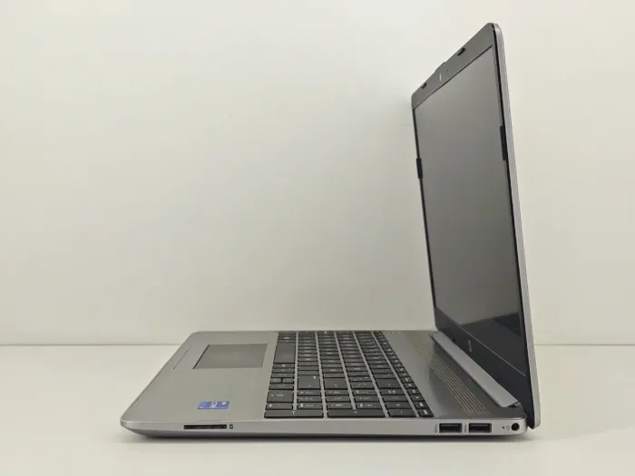 Ноутбук HP 250 G9 / 15.6" (1920x1080) IPS / Intel Core i7-1255U (10 (12) ядер по 3.5 - 4.7 GHz) / 16 GB DDR4 / 512 GB SSD / Intel Iris Xe Graphics / WebCam б/в - зображення 5