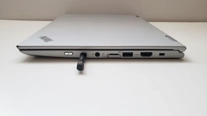 Ноутбук-трансформер Б-клас Lenovo ThinkPad Yoga 370 / 13.3" (1920x1080) IPS Touch / Intel Core i7-7500U (2 (4) ядра по 2.7 - 3.5 GHz) / 8 GB DDR4 / 512 GB SSD / Intel HD Graphics 620 / WebCam б/в - зображення 5