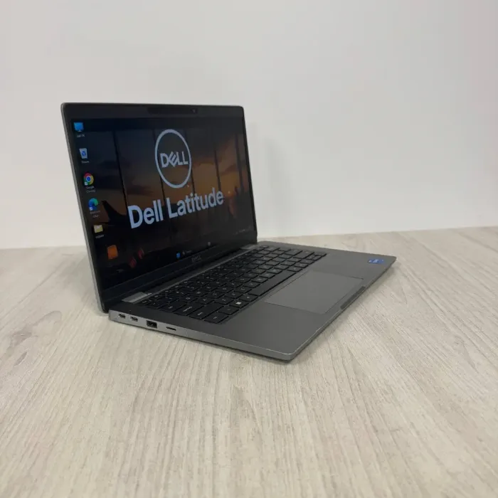 Ультрабук Б-клас Dell Latitude 5320 / 13.3" (1920x1080) IPS / Intel Core i5-1145G7 (4 (8) ядра по 2.6 - 4.4 GHz) / 16 GB DDR4 / 128 GB SSD / Intel Iris Xe Graphics / WebCam б/в - зображення 5