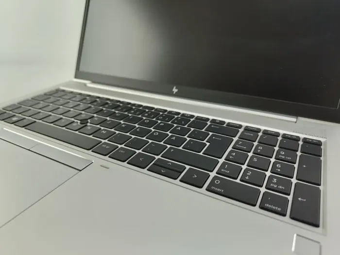 Ультрабук HP ProBook 450 G8 / 15.6" (1920x1080) IPS / Intel Core i5-1135G7 (4 (8) ядра по 2.4 - 4.2 GHz) / 16 GB DDR4 / 240 GB SSD / Intel Iris Xe Graphics / WebCam б/в - зображення 3