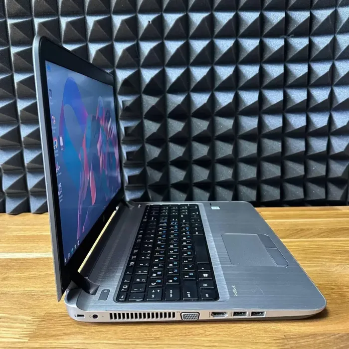 Ноутбук HP ProBook 450 G3 / 15.6" (1920x1080) TN / Intel Core i7-6500U (2 (4) ядра по 2.5 - 3.1 GHz) / 8 GB DDR3 / 256 GB SSD / Intel HD Graphics 520 / WebCam / DVD-ROM б/в - зображення 3