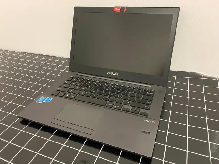 Ультрабук Б-клас Asus ASUSPRO Advanced BU401LA / 14" (1366x768) TN / Intel Core i5-4210U (2 (4) ядра по 1.7 - 2.7 GHz) / 4 GB DDR3 / 256 GB SSD / Intel HD Graphics 4400 / WebCam / HDMI б/в - зображення 3