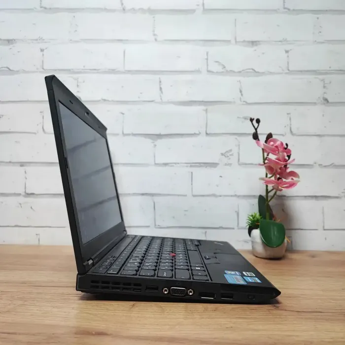 Нетбук Lenovo ThinkPad X220 / 12.5" (1366x768) TN / Intel Core i5-2520M (2 (4) ядра по 2.5 - 3.2 GHz) / 8 GB DDR3 / 128 GB SSD / Intel HD Graphics 3000 / WebCam б/в - зображення 5