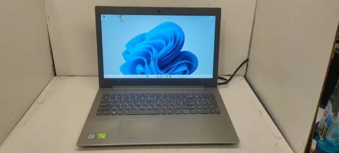 Ігровий ноутбук Б-клас Lenovo IdeaPad 520-15IKB / 15.6" (1920x1080) IPS / Intel Core i7-7500U (2 (4) ядра по 2.7 - 3.5 GHz) / 8 GB DDR4 / 256 GB SSD / nVidia GeForce 940MX, 2 GB DDR3, 64-bit / WebCam / АКБ NEW б/в - зображення 2