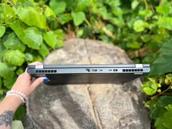 Мобільна робоча станція Lenovo ThinkPad P52 / 15.6" (1920x1080) IPS / Intel Core i7-8850H (6 (12) ядер по 2.6 - 4.3 GHz) / 16 GB DDR4 / 512 GB SSD M.2 / nVidia Quadro P3200, 6 GB GDDR5, 192-bit / WebCam б/в - зображення 4