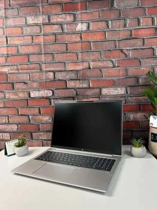 Ультрабук HP EliteBook 865 G9 / 16" (1920x1200) IPS / AMD Ryzen 5 PRO 6650U (6 (12) ядер по 2.9 - 4.5 GHz) / 16 GB DDR4 / 256 GB SSD M.2 / AMD Radeon 660M Graphics / WebCam / Win 11 Pro б/в - зображення 2