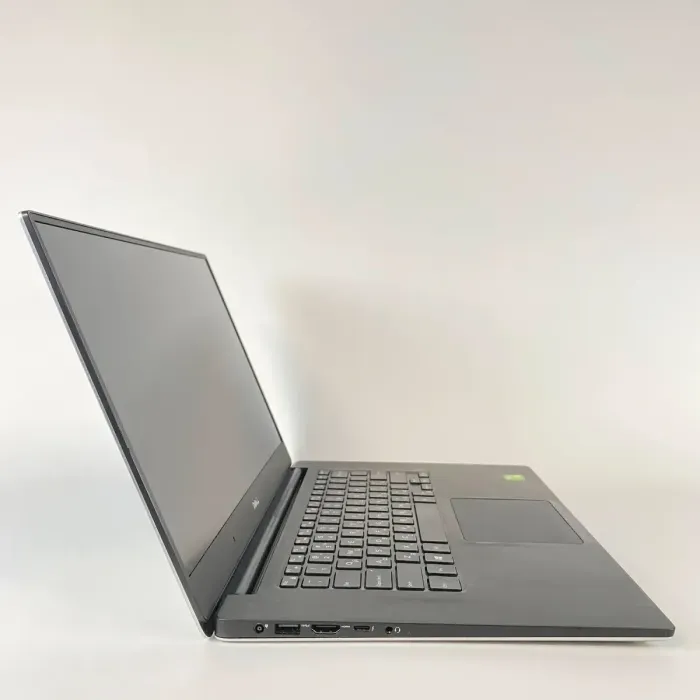 Ігровий ноутбук Б-класу Dell XPS 15 9550 / 15,6" (1920x1080) IPS / Intel Core i5-6300HQ (4 ядра по 2,3 - 3,2 ГГц) / 16 ГБ DDR4 / 512 ГБ SSD / nVidia GeForce GTX 960M, 2 ГБ GDDR5, 128-біт / HDMI б/в - зображення 4