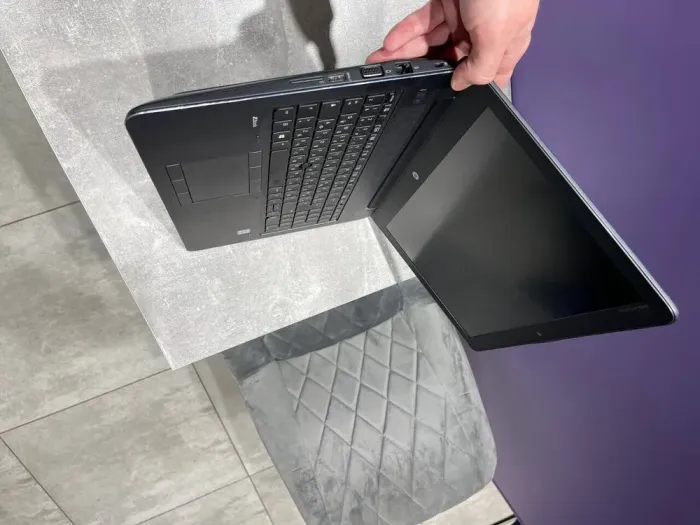 Мобільна робоча станція HP zBook 15 G3 / 15.6" (1920x1080) IPS / Intel Core i7-6700HQ (4 (8) ядра по 2.6 - 3.5 GHz) / 16 GB DDR4 / 512 GB SSD / nVidia Quadro M1000M, 2 GB DDR3, 128-bit / Fingerprint / WebCam б/в - зображення 3