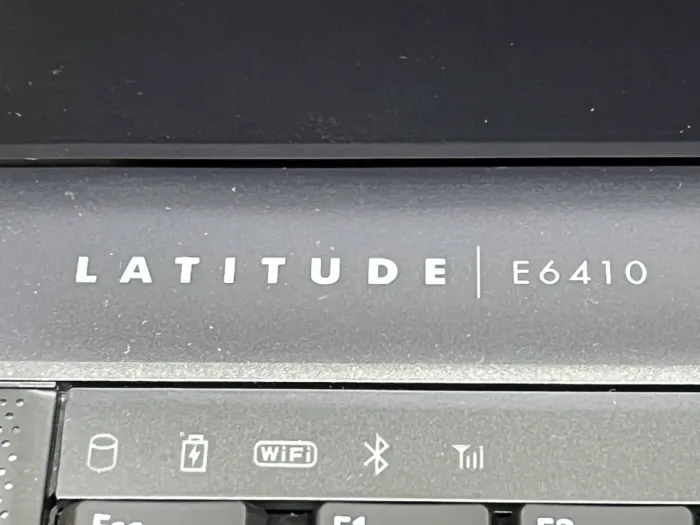 Ноутбук Dell Latitude E6410 / 14" (1440x900) TN / Intel Core i7-640M (2 (4) ядра по 2,8 - 3,46 ГГц) / 4 ГБ DDR3 / 320 ГБ HDD / nVidia NVS 3100M, 512 МБ GDDR3, 64-біт / АКБ не тримає заряд б/в - зображення 8