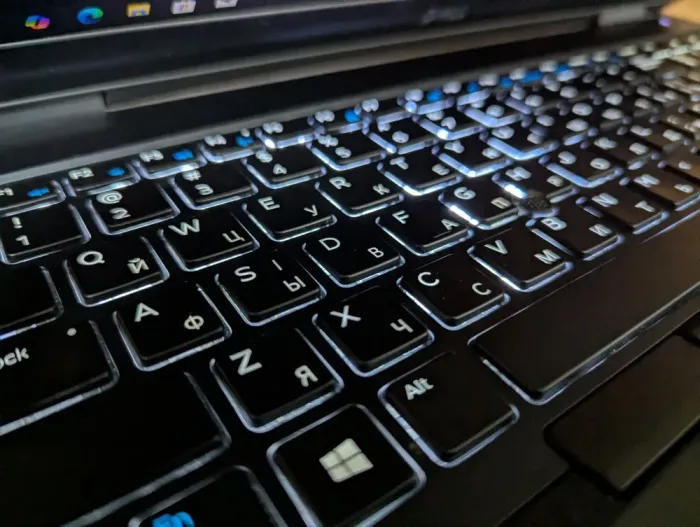 Мобільна робоча станція Dell Precision 7530 / 15.6" (1920x1080) IPS / Intel Core i5-8400H (4 (8) ядра по 2.5 - 4.2 GHz) / 32 GB DDR4 / 480 GB SSD / nVidia Quadro P2000, 4 GB GDDR5, 128-bit / HDMI / TouchID / Windows 10 б/в - зображення 6