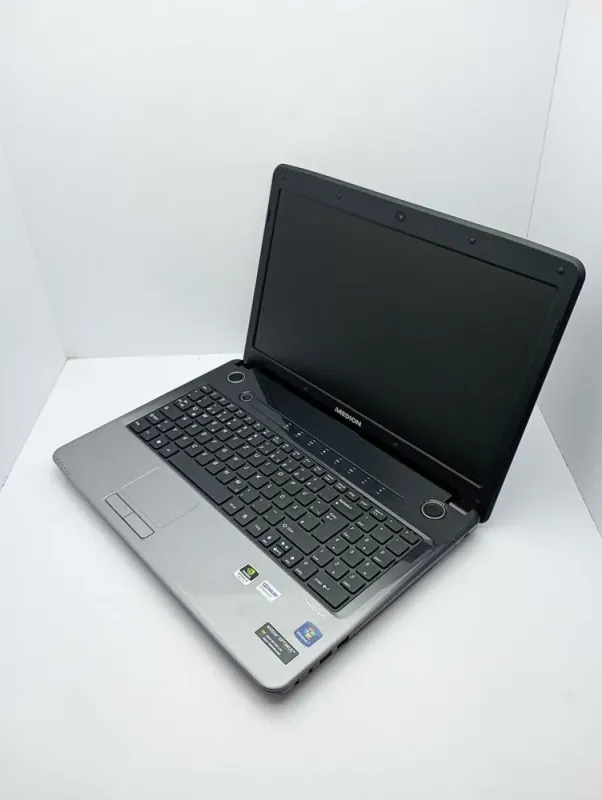 Ноутбук Acer Medion 156 / 15.6" (1366x768) TN / Intel Core i5-2450M (2 (4) ядра по 2.5 - 3.1 GHz) / 6 GB DDR3 / 320 GB HDD / nVidia GeForce GT 630M АКБ не тримає б/в - зображення 4