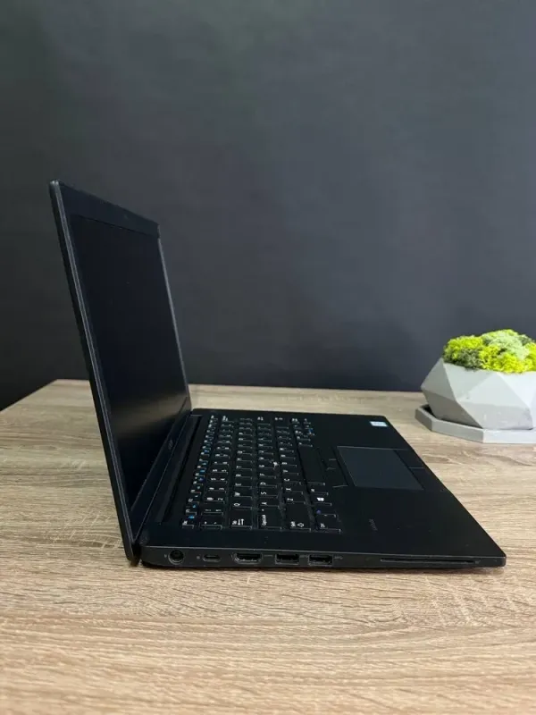 Ультрабук Б-клас Dell Latitude 7480 / 14" (1920x1080) TN / Intel Core i5-7300U (2 (4) ядра по 2.6 - 3.5 GHz) / 8 GB DDR4 / 256 GB SSD M.2 / Intel HD Graphics 620 / WebCam / Win 10 б/в - зображення 4