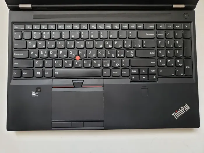 Мобільна робоча станція Lenovo ThinkPad P51 / 15.6" (3840x2160) IPS / Intel Xeon E3-1505M v6 (4 (8) ядра по 3.0 - 4.0 GHz) / 32 GB DDR4 / 512 GB SSD / nVidia Quadro M2200, 4 GB GDDR5, 128-bit / WebCam / Win 10 Pro б/в - зображення 3