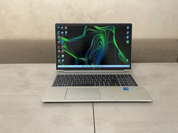 Ультрабук Б-клас HP EliteBook 650 G9 / 15.6" (1920x1080) IPS / Intel Core i5-1235U (10 (12) ядер 3.3 - 4.4 GHz) / 16 GB DDR4 / 256 GB SSD M.2 / Intel Iris Xe Graphics / WebCam б/в - зображення 2
