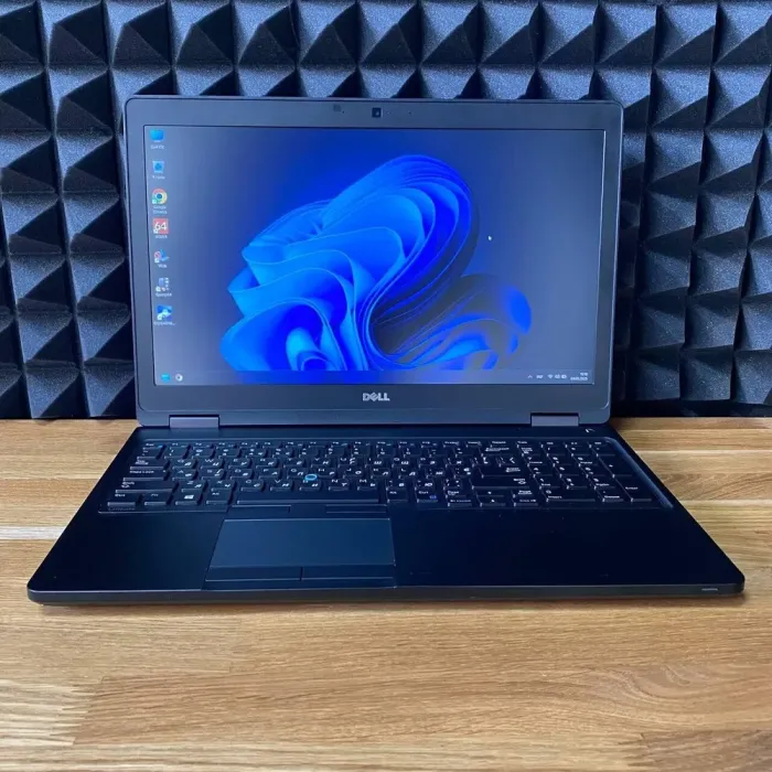 Ноутбук Dell Latitude 5580 / 15.6" (1920x1080) TN / Intel Core i5-6300U (2 (4) ядра по 2.4 - 3.0 GHz) / 8 GB DDR4 / 256 GB SSD / Intel HD Graphics 520 / WebCam / HDMI б/в - зображення 2