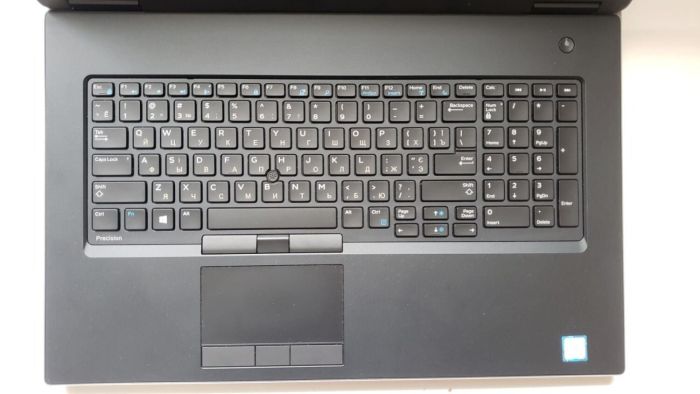 Мобільна робоча станція Dell Precision 7730 / 17,3" (1920x1080) IPS / Intel Core i7-8850H (6 (12) ядра по 2,6 - 4,3 ГГц) / 32 ГБ DDR4 / 128 ГБ SSD + 1000 ГБ SSD / nVidia Quadro P5200, 16 ГБ GDDR5, 256-біт / WebCam б/в - зображення 3