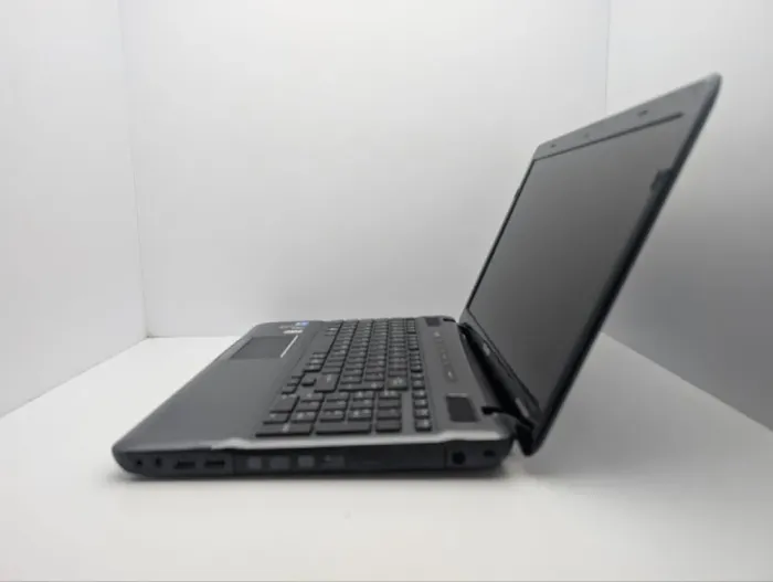 Ноутбук Toshiba Satellite P755 / 15.6" (1366x768) TN / Intel Core i7-2630QM (4 (8) ядро по 2.0 - 2.9 GHz) / 8 GB DDR3 / 500 GB HDD / nVidia GeForce GT 540M, 2 GB GDDR3, 128-bit / WebCam / DVD-ROM б/в - зображення 5