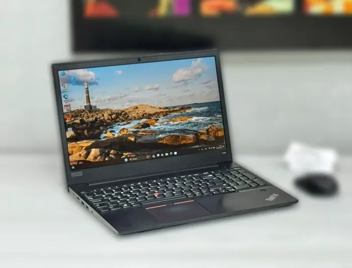 Ноутбук Б-клас Lenovo ThinkPad E580 / 15.6" (1920x1080) IPS / Intel Core i7-8550U (4 (8) ядра по 1.8 - 4.0 GHz) / 16 GB DDR4 / 256 GB SSD + 1000 GB HDD / Intel UHD Grphics 620 / WebCam / Win 11 Pro б/в - зображення 3