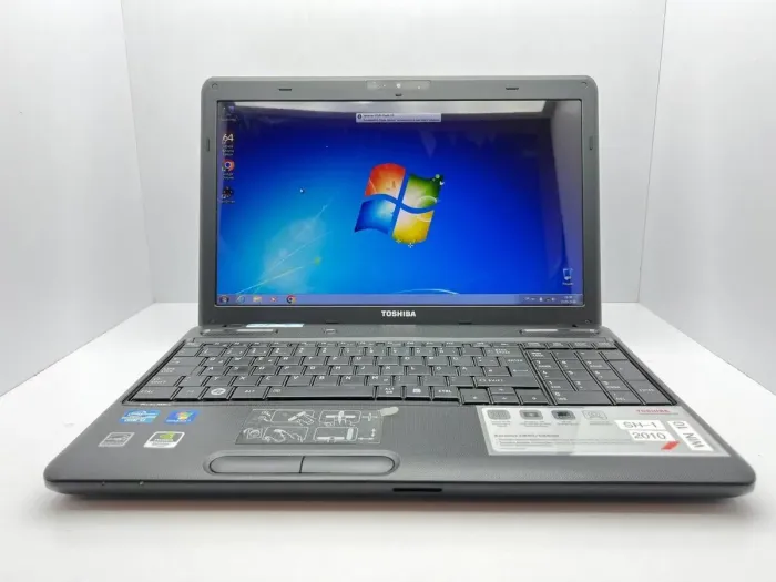 Ноутбук Toshiba Satellite C660 / 15.6" (1366x768) TN / Intel Core i3-370M (2 (4) ядра по 2.4 GHz) / 4 GB DDR3 / 500 GB HDD / Intel HD Graphics / WebCam б/в - зображення 2