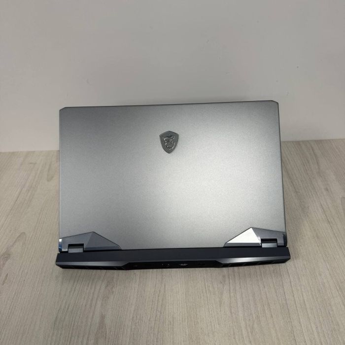 Ігровий ноутбук Б-класу MSI GE76 Raider 11UH / 17,3" (1920x1080) IPS / Intel Core i9-11980HK (8 (16 ядер по 3,3 - 5,0 ГГц) / 32 ГБ DDR4 / 512 ГБ SSD / nVidia GeForce RTX 3080, 16 ГБ GDDR6, 256-біт / WebCam б/в - зображення 8