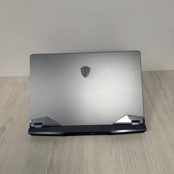 Ігровий ноутбук Б-класу MSI GE76 Raider 11UH / 17,3" (1920x1080) IPS / Intel Core i9-11980HK (8 (16 ядер по 3,3 - 5,0 ГГц) / 32 ГБ DDR4 / 512 ГБ SSD / nVidia GeForce RTX 3080, 16 ГБ GDDR6, 256-біт / WebCam б/в - зображення 8