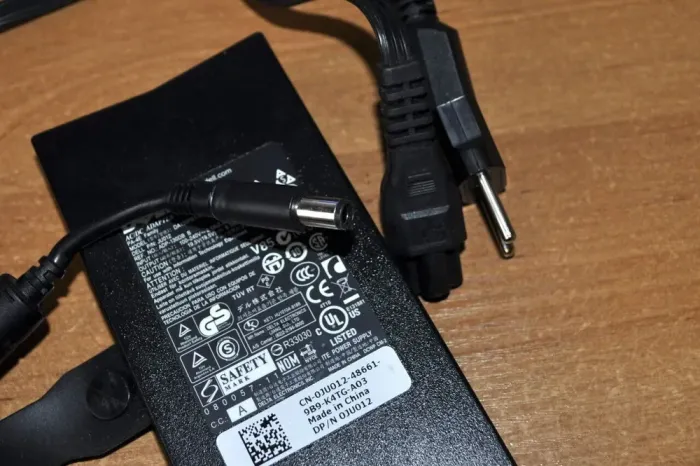 Блок живлення для ноутбука Dell DA130PE1-00 / 130 W / 19.5 V / 6.7 A / 7.4 x 5.0 mm б/в - зображення 6