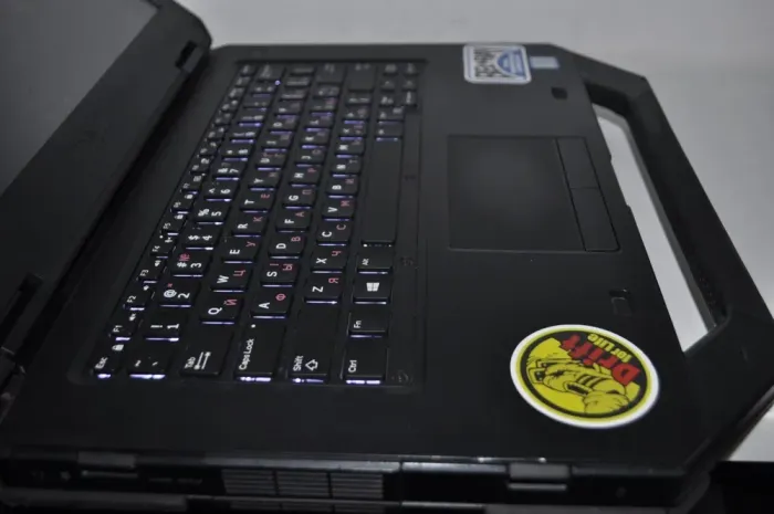 Захищений ноутбук Б-клас Dell Latitude 5414 Rugged / 14" (1366x768) TN / Intel Core i5-6300U (2 (4) ядра по 2.4 - 3.0 GHz) / 8 GB DDR4 / 256 GB SSD / Intel HD Graphics 520 / WebCam / Windows 11 Pro б/в - зображення 6