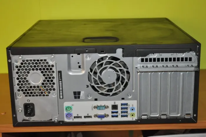 Комп'ютер HP EliteDesk 800 G2 Tower / Intel Core i5-6500 (4 ядра по 3,2 - 3,6 ГГц) / 16 ГБ DDR4 / 240 ГБ SSD / Intel HD Graphics 530 / DVD-ROM / Windows 11 Pro б/в - зображення 3